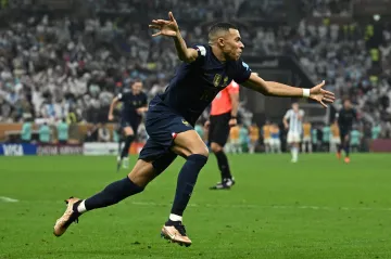 Kylian Mbappé se raduje z gólu