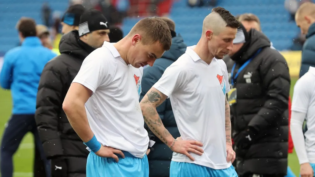 Ostravští Filip Kaloč (vlevo) a Jiří Fleišman po porážce od Sparty