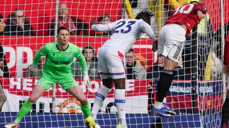 Benjamin Šeško skóruje v utkání s Crystal Palace