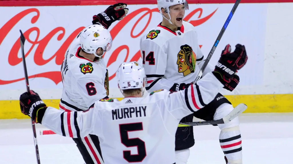 Hráči Chicaga se radují ze vstřelené branky