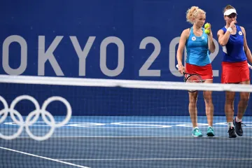 Barbora Krejčíková a Kateřina Siniaková na olympijském turnaji