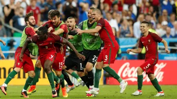 Portugalec Éder se raduje z gólu ve finále ME