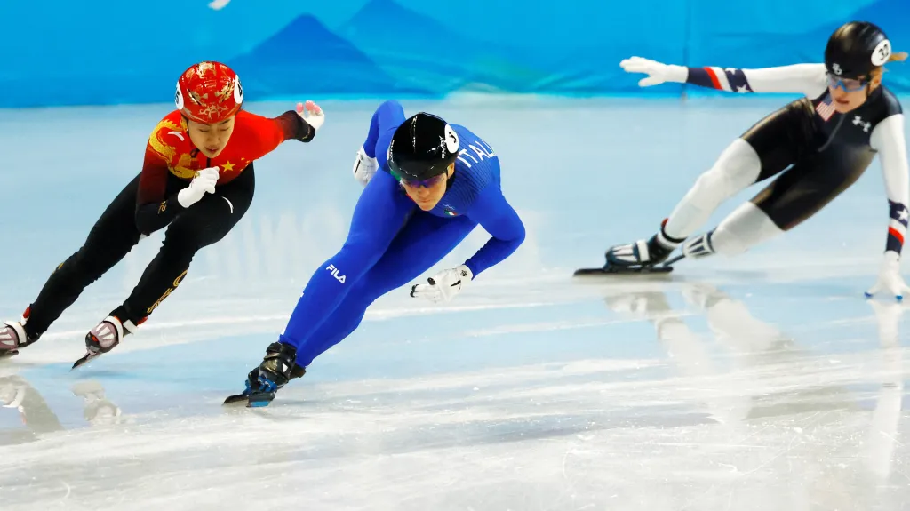 Italka Fontanaová a Číňanka Čang Jü-tching postoupily z rozjížďky Michaely Hrůzové