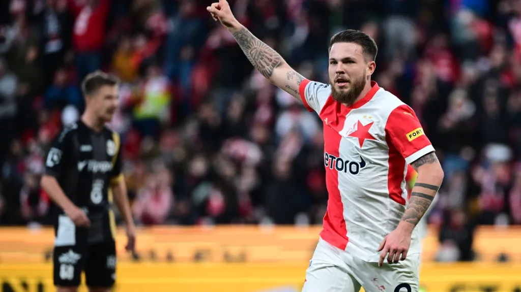 Vasil Kušej ze Slavie se raduje ze vstřeleného gólu