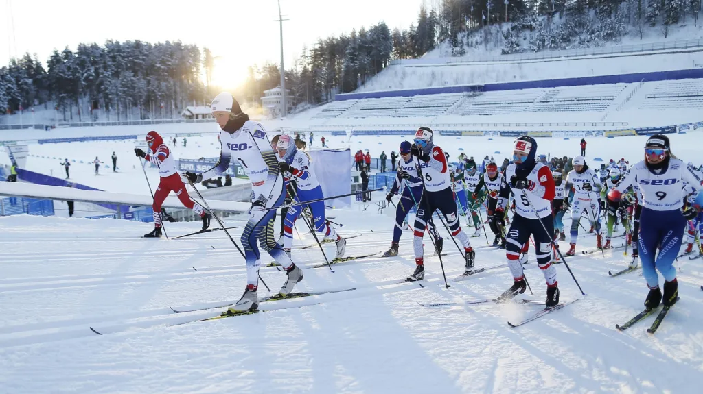 Start závodu na 15 km klasicky