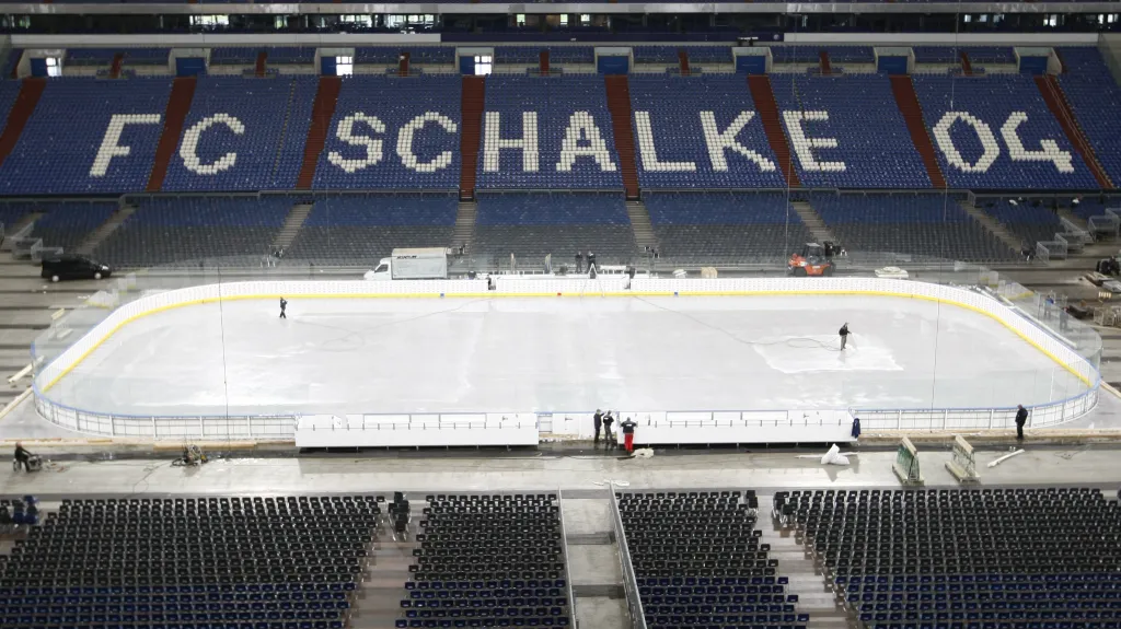 Fotbalový stadion Schalke s ledovou plochou na MS v roce 2010