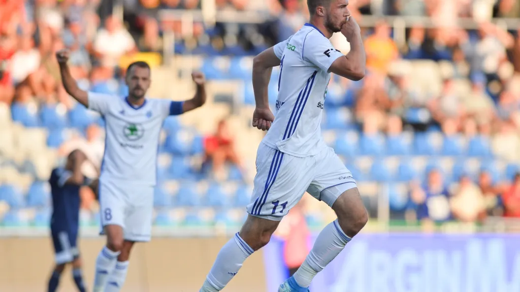 Nikolaj Komličenko z Mladé Boleslavi se raduje z gólu