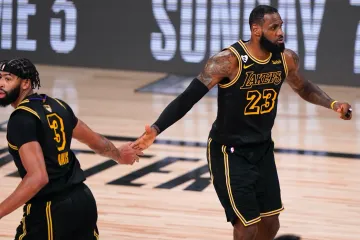 LeBron James a Anthony Davis