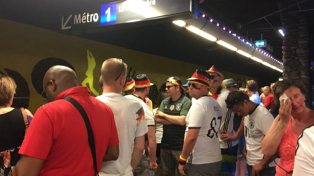 Vedro a Němci. Všude. Tady v marseilleském metru