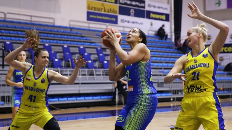 Brionna Jonesová v utkání s Gdyní