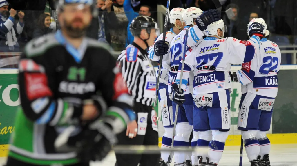 Slavící hokejisté Komety Brno