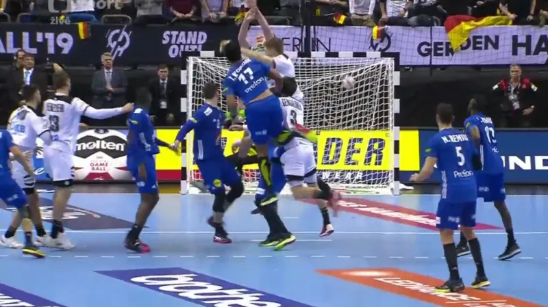 Závěrečná pumelice N'Guessana zajistila Francii remízu s Němci