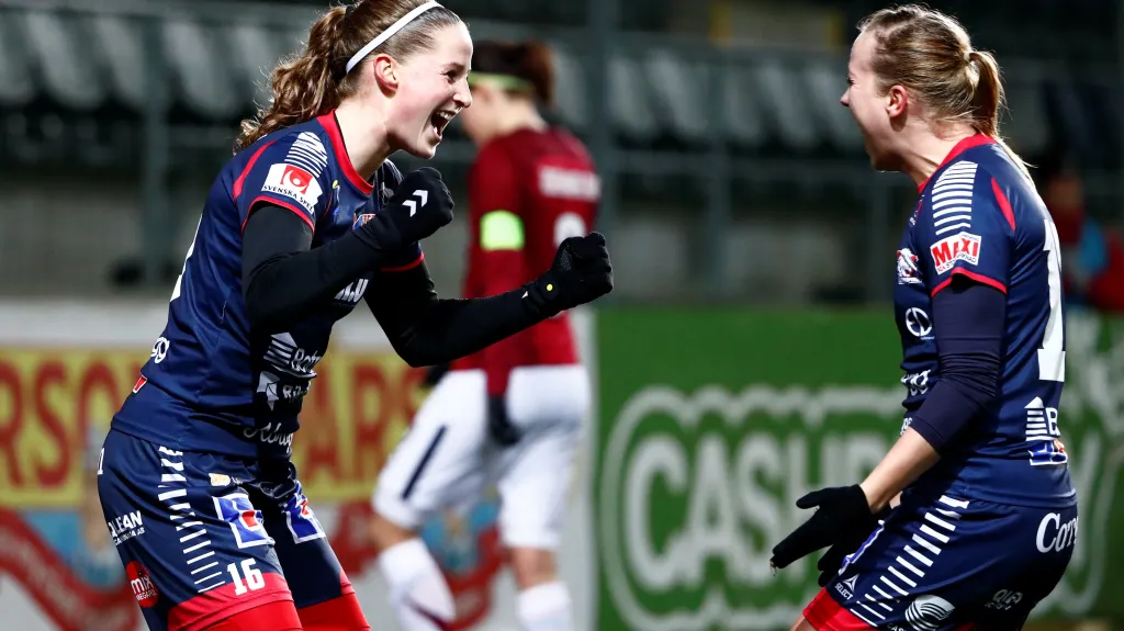 Radost fotbalistek Linköpingu v utkání proti Spartě