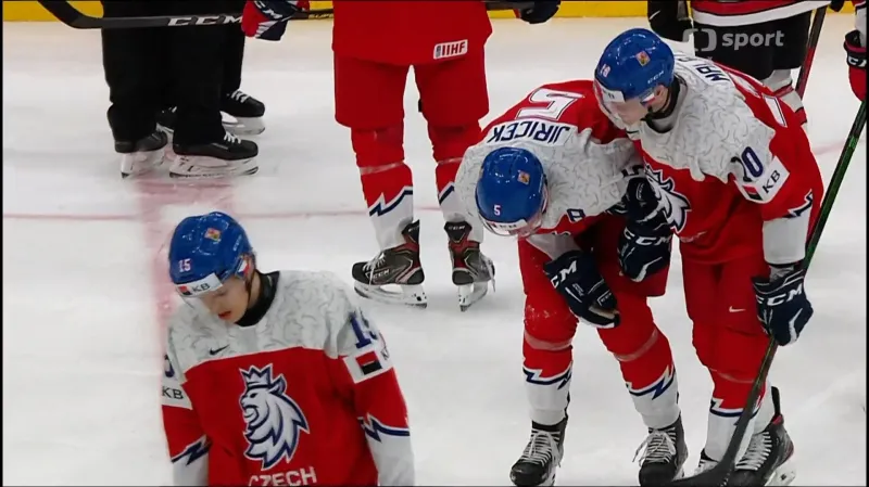 Moment utkání Česko U20 – Kanada U20: Zranění obránce Jiříčka