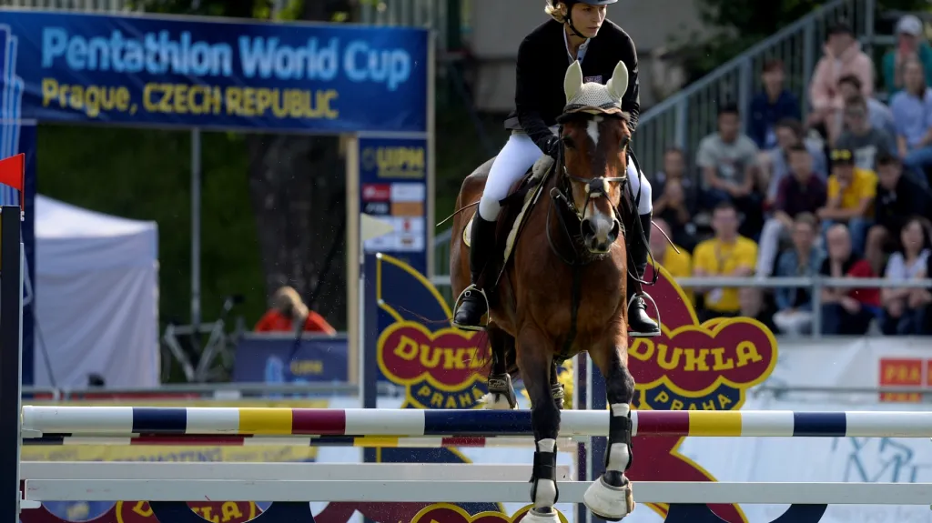 Moderní pětibojařka Eliška Přibylová na SP v Praze