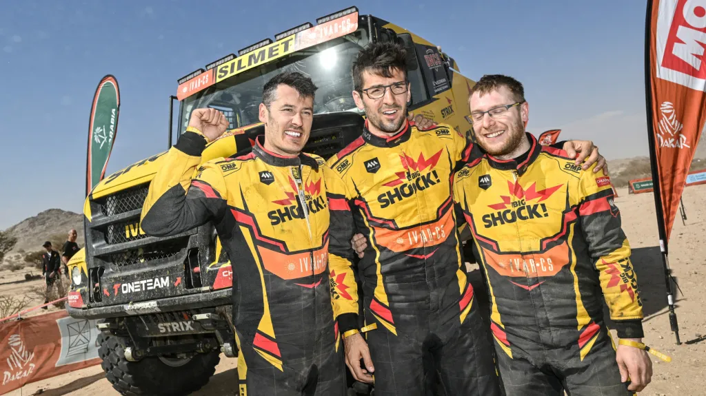 Martin Macík (uprostřed) s posádkou