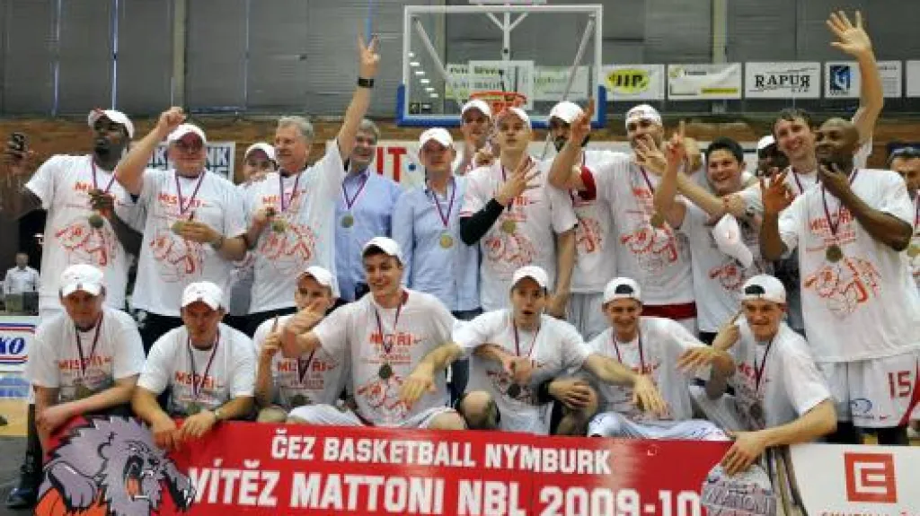 Basketbalisté Nymburka slaví ligový titul