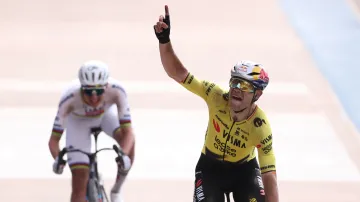 Van Aert triumfoval na Paříž–Roubaix
