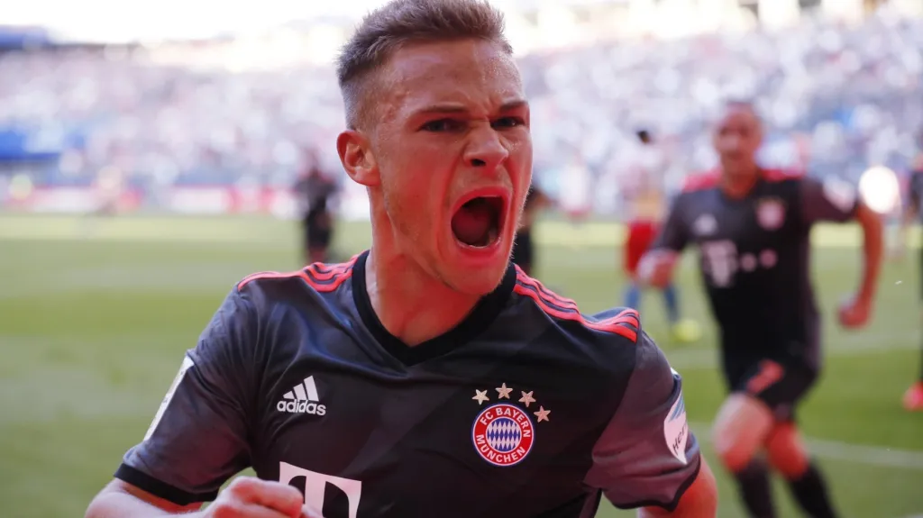 Slavící Joshua Kimmich z Bayernu Mnichov