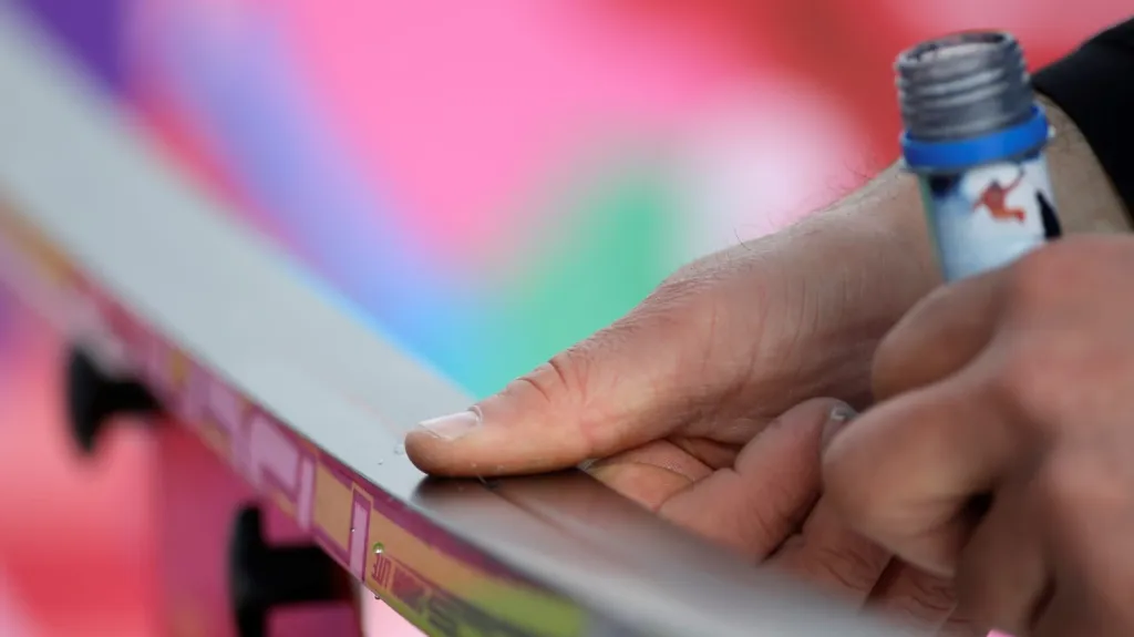 Příprava lyží - ilustrační foto