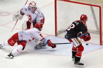 Radovan Pavlík dává gól ve finále proti Třinci