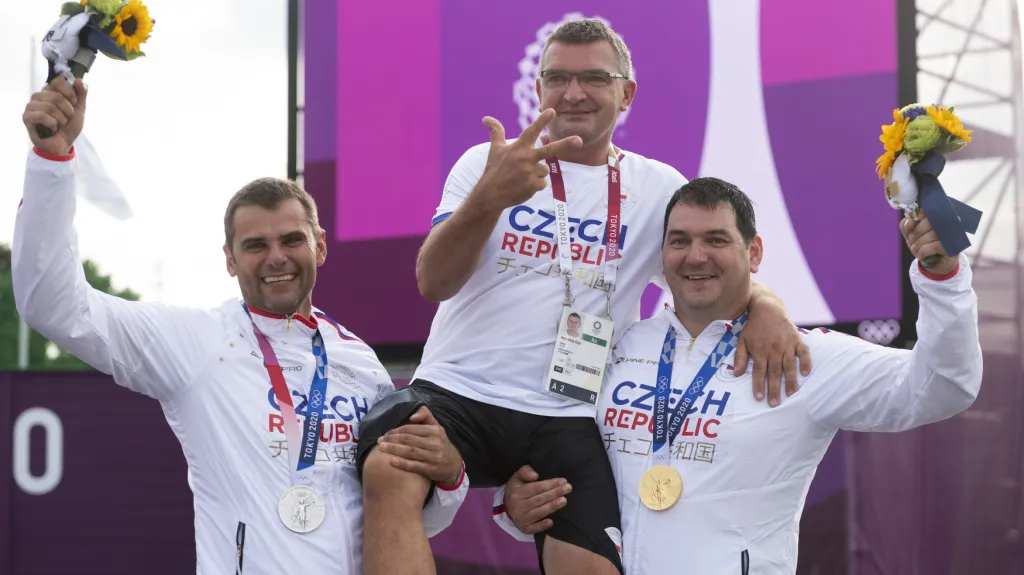 Úspěšný střelecký tým - David Kostelecký, kouč Petr Hrdlička a Jiří Lipták