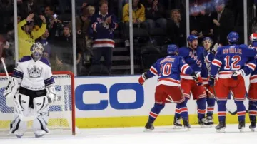 Václav Prospal s hráči Rangers