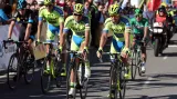 Alberto Contador se svými pomocníky v závodě Kolem Katalánska
